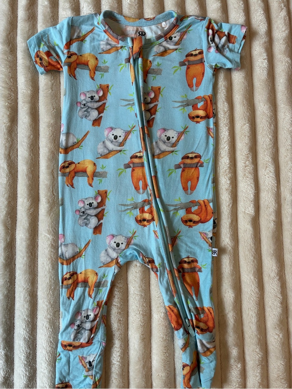 🦥🐨 Bums & Roses Short Sleeve Zip Romper | 3-6 Months | Like New